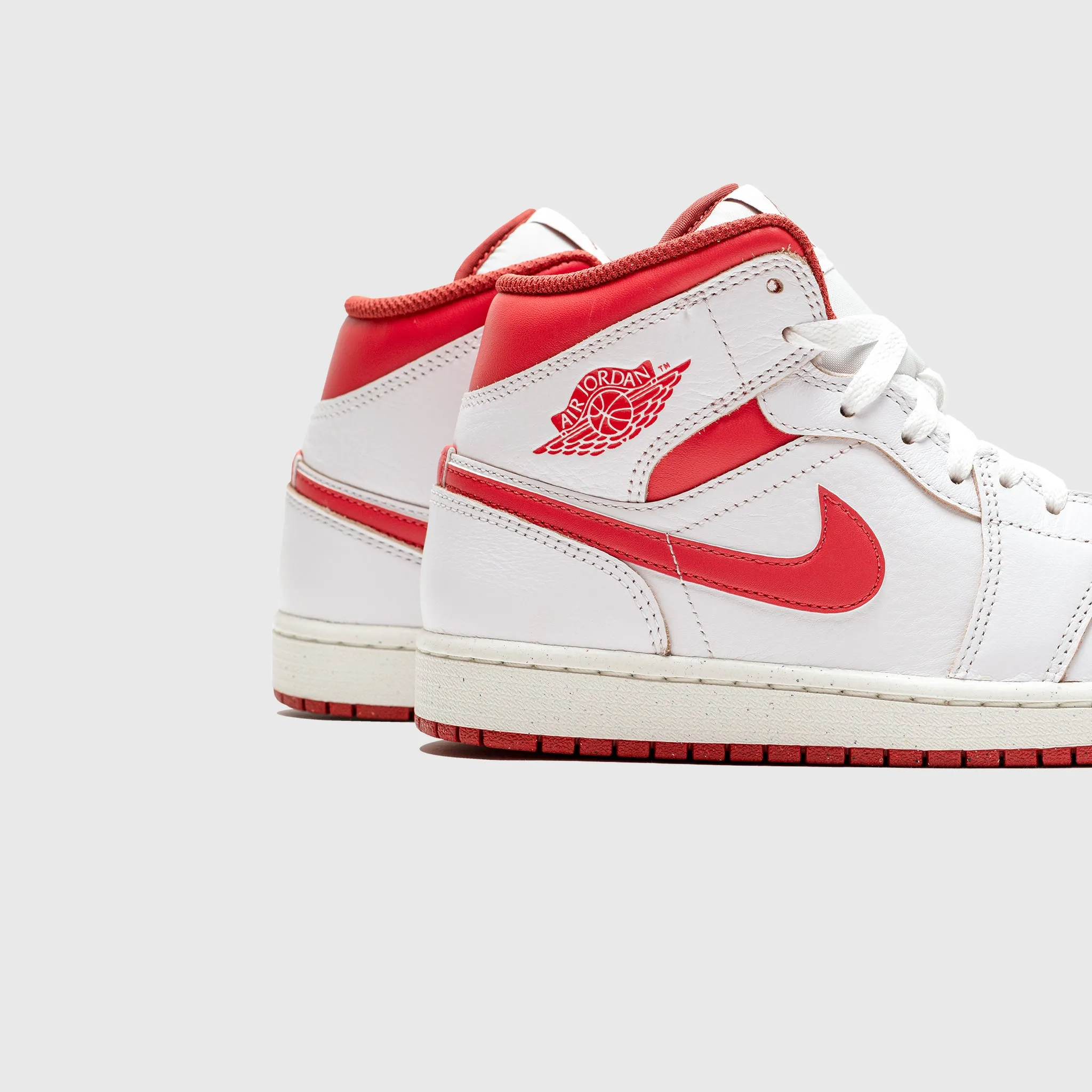 AIR JORDAN 1 MID SE "LOBSTER"