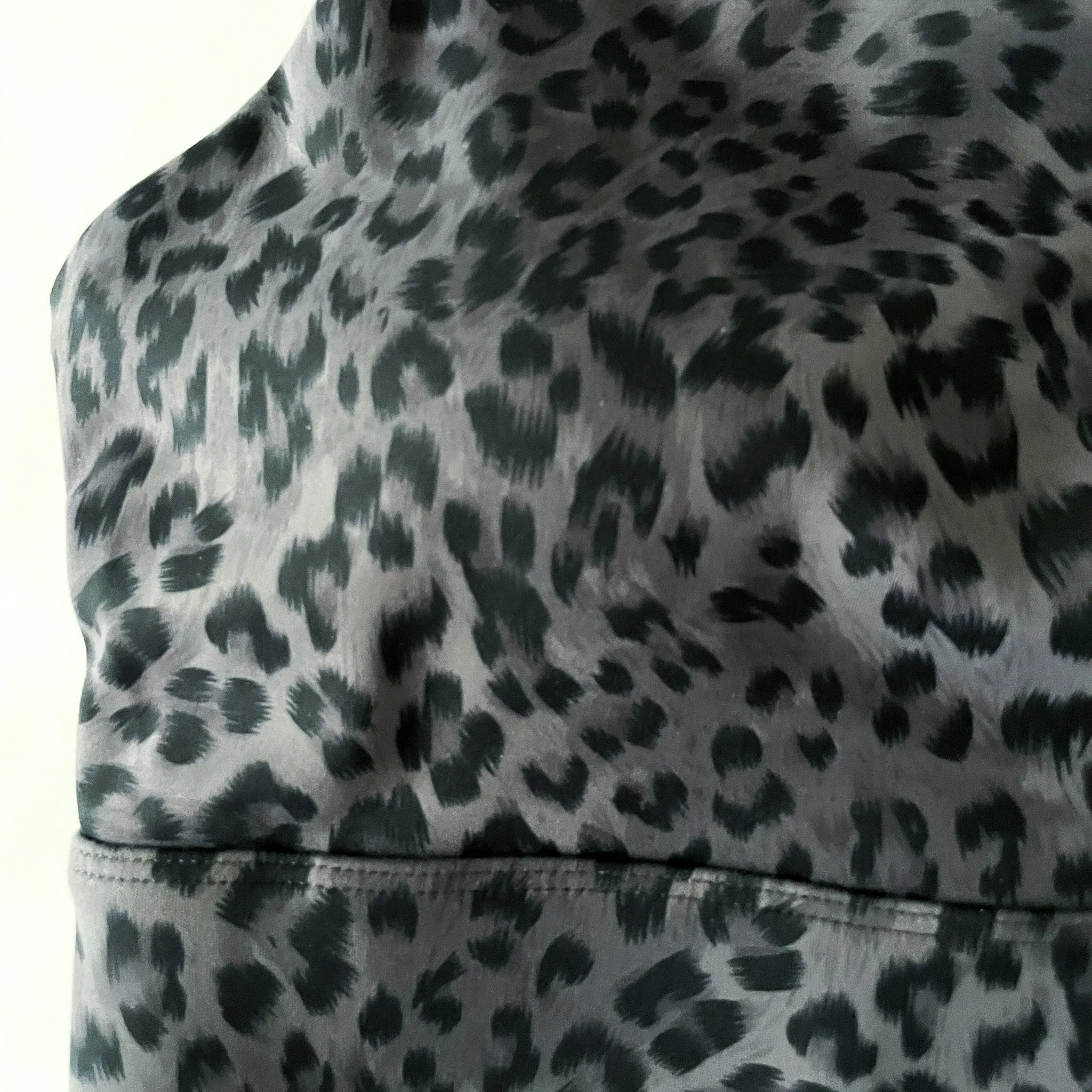 Chloé 4 Running Nursing & Pumping Sports Bra (Gray Leopard)