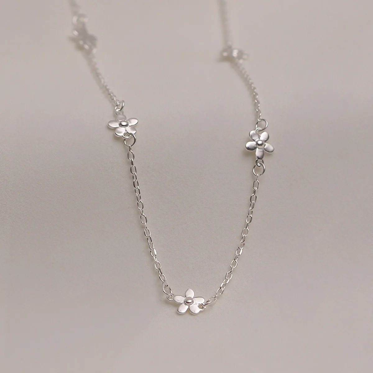 Daisy necklace