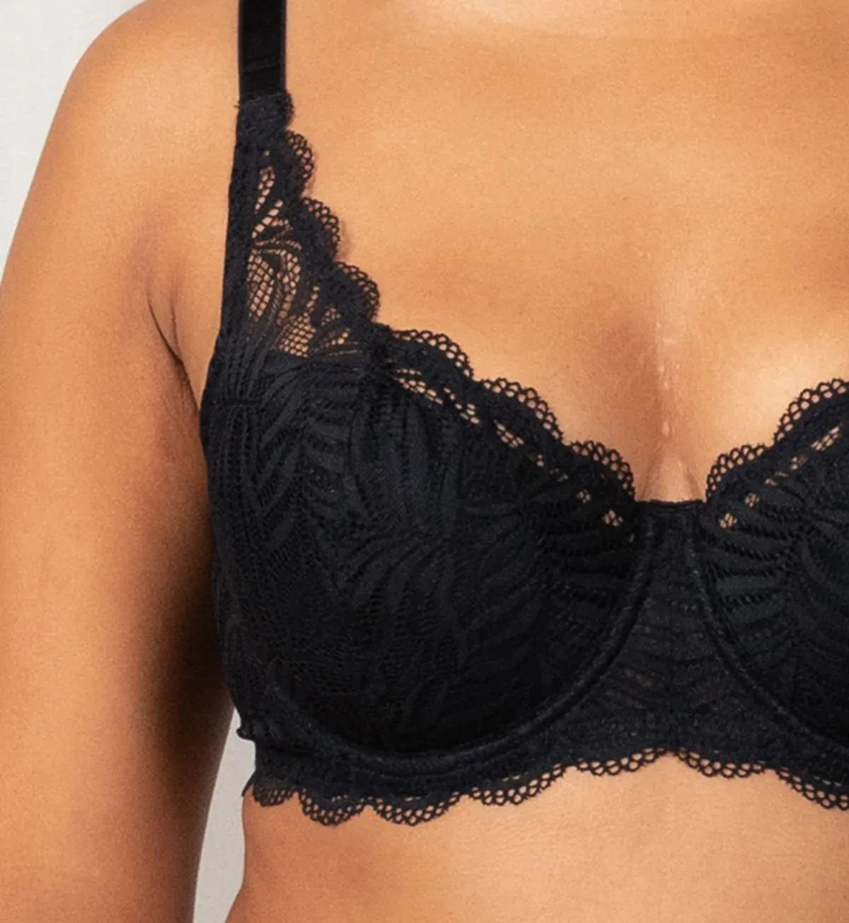 Essential Lace Moulded Balconette