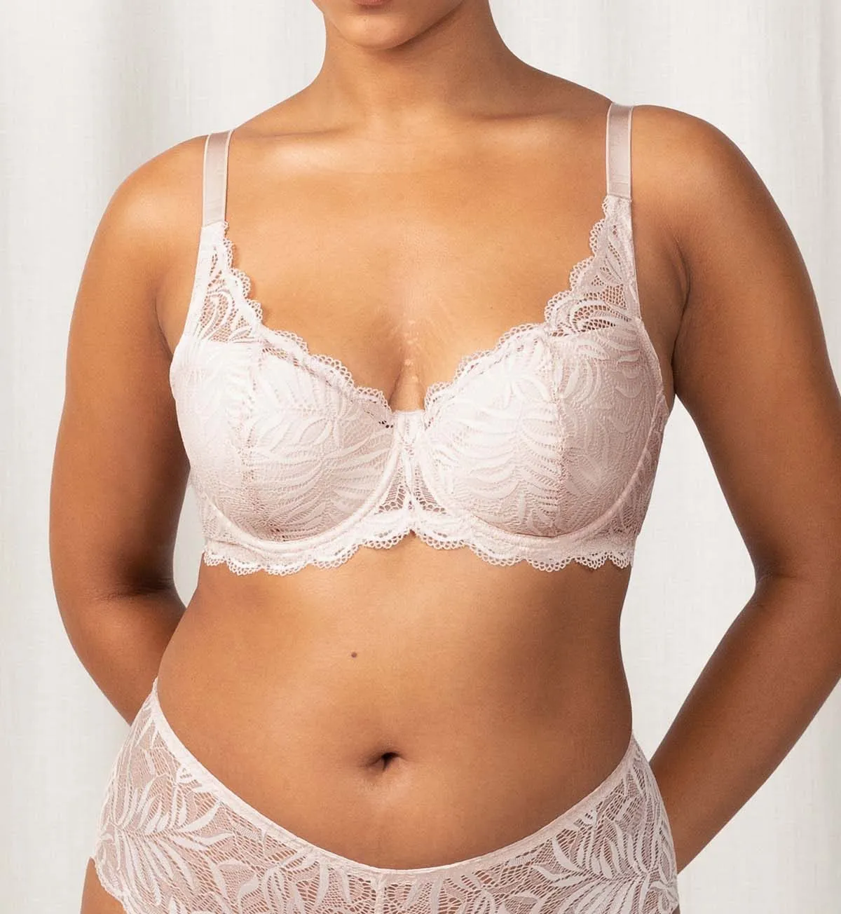 Essential Lace Moulded Balconette