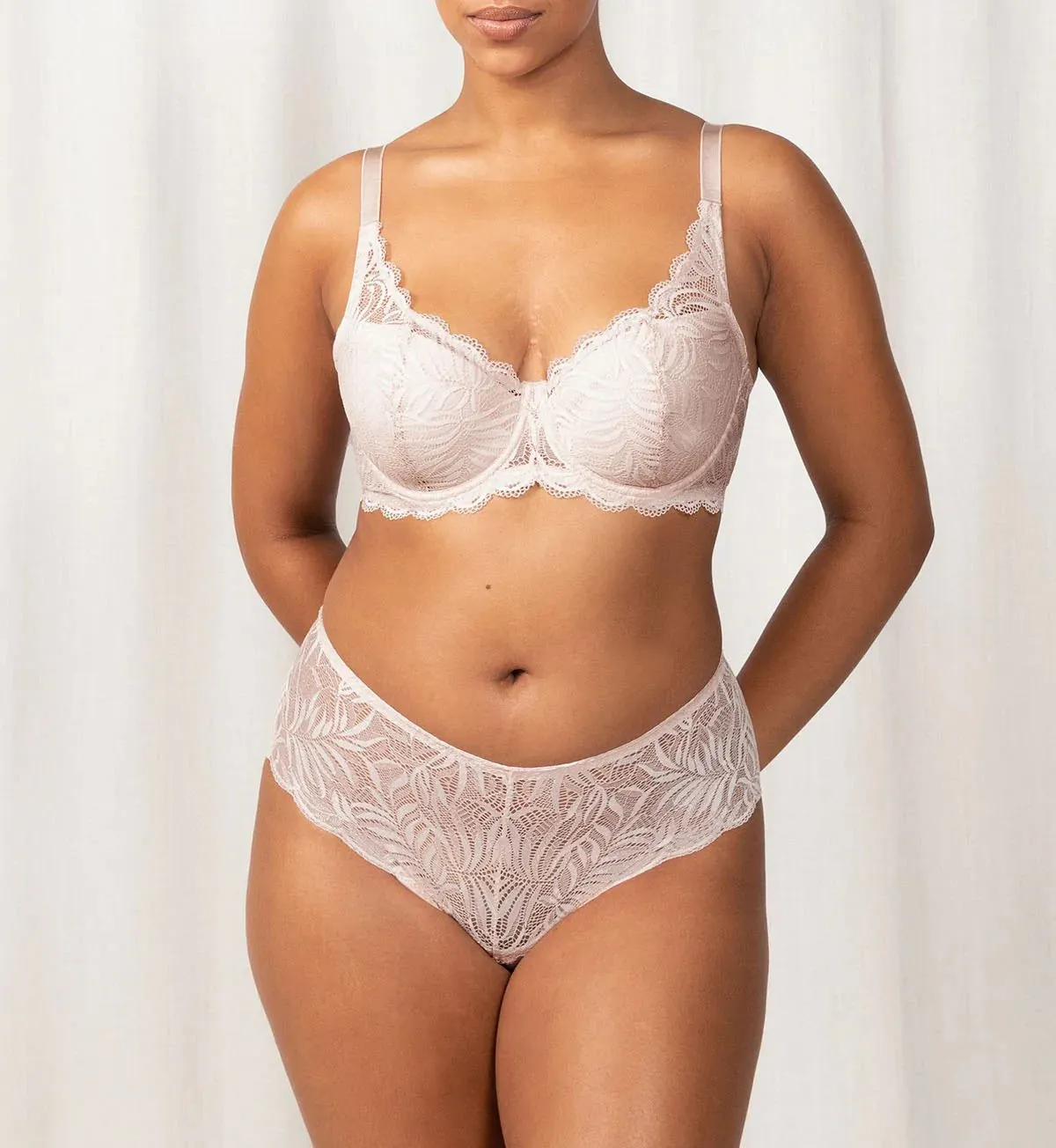 Essential Lace Moulded Balconette