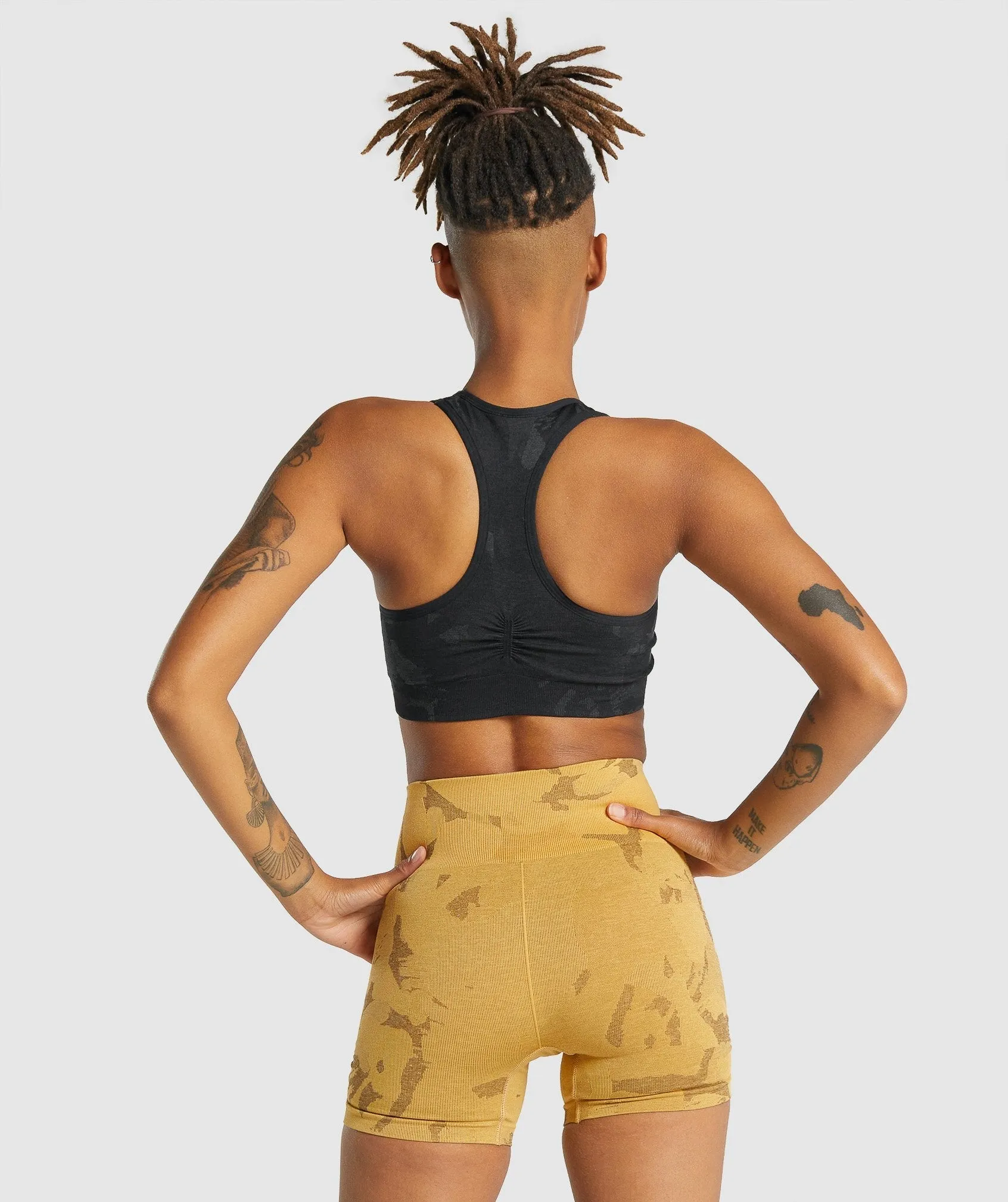 Gymshark Adapt Camo Seamless Racer Back Sports Bra - Savanna | Black