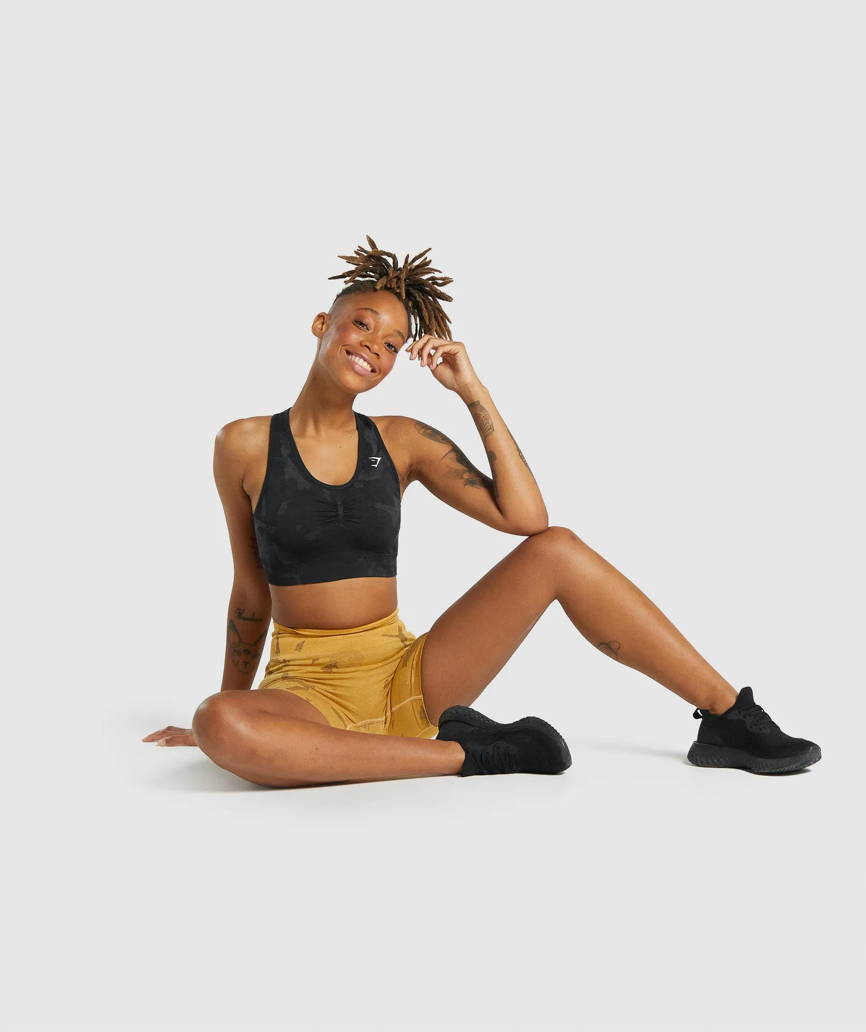 Gymshark Adapt Camo Seamless Racer Back Sports Bra - Savanna | Black