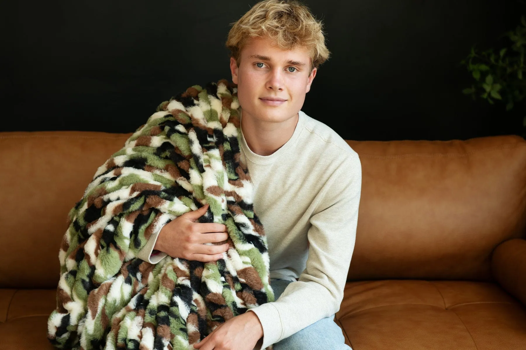 Hugs Camo Green Blanket
