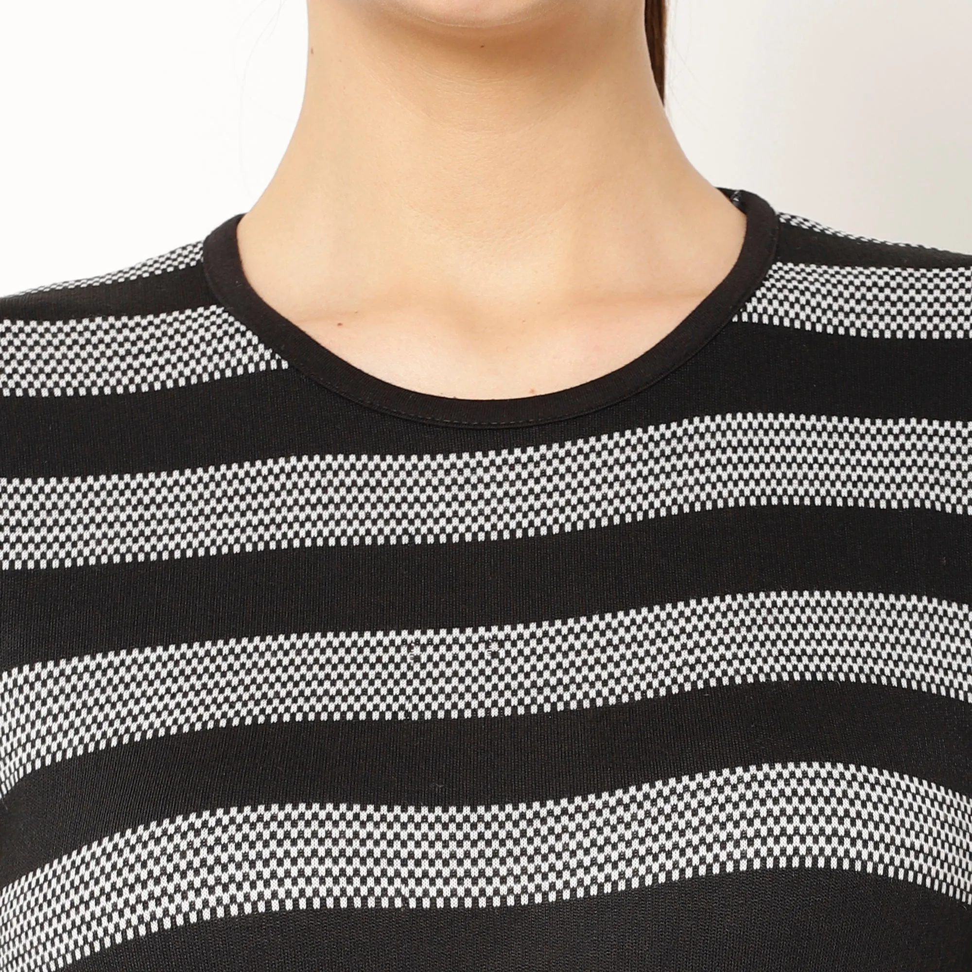 Vimal Jonney Black Color Full Sleeve Tshirt For Women