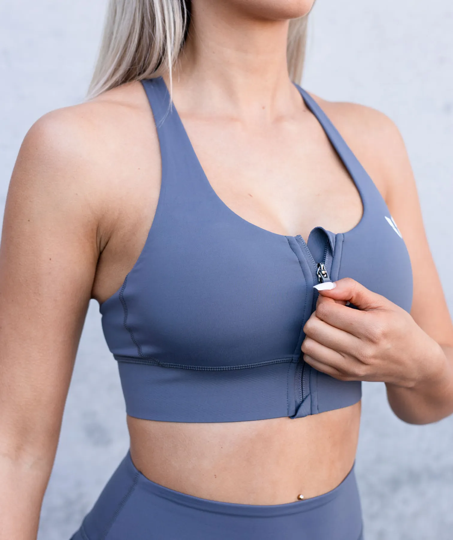 Wholesale Woman's Cross Back Zip Up Sports Bra For Gymwork, Fitness